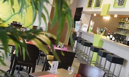 南雷恩 - 尚特皮耶基里亚德酒店 尚特比