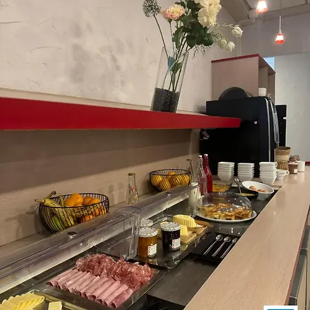 南雷恩 - 尚特皮耶基里亚德酒店 3*